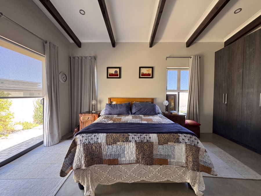 6 Bedroom Property for Sale in Sunset Estate Western Cape